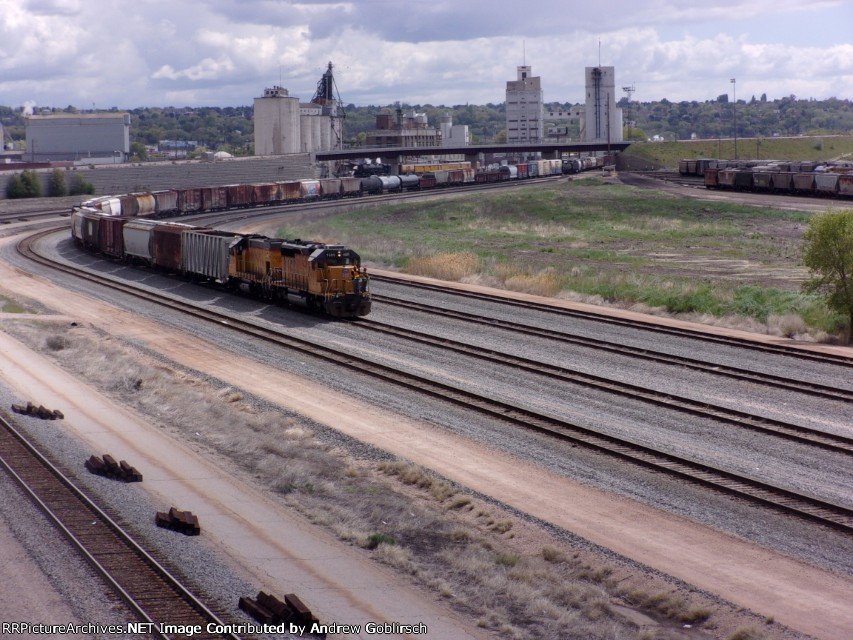 UP 1689 + 589 pass the Yard
